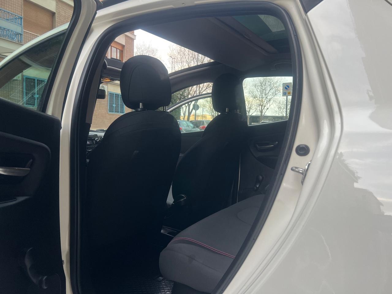 LANCIA YPSILON 1.3 MJT ELEFANTINO ROSA TETTO APRIBILE