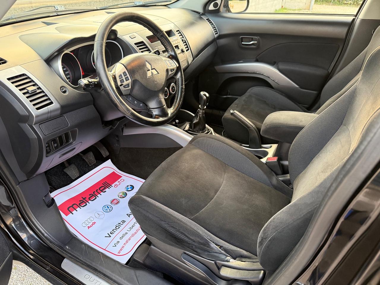 Mitsubishi Outlander 2.0 DI-D Instyle 7 p.ti DPF