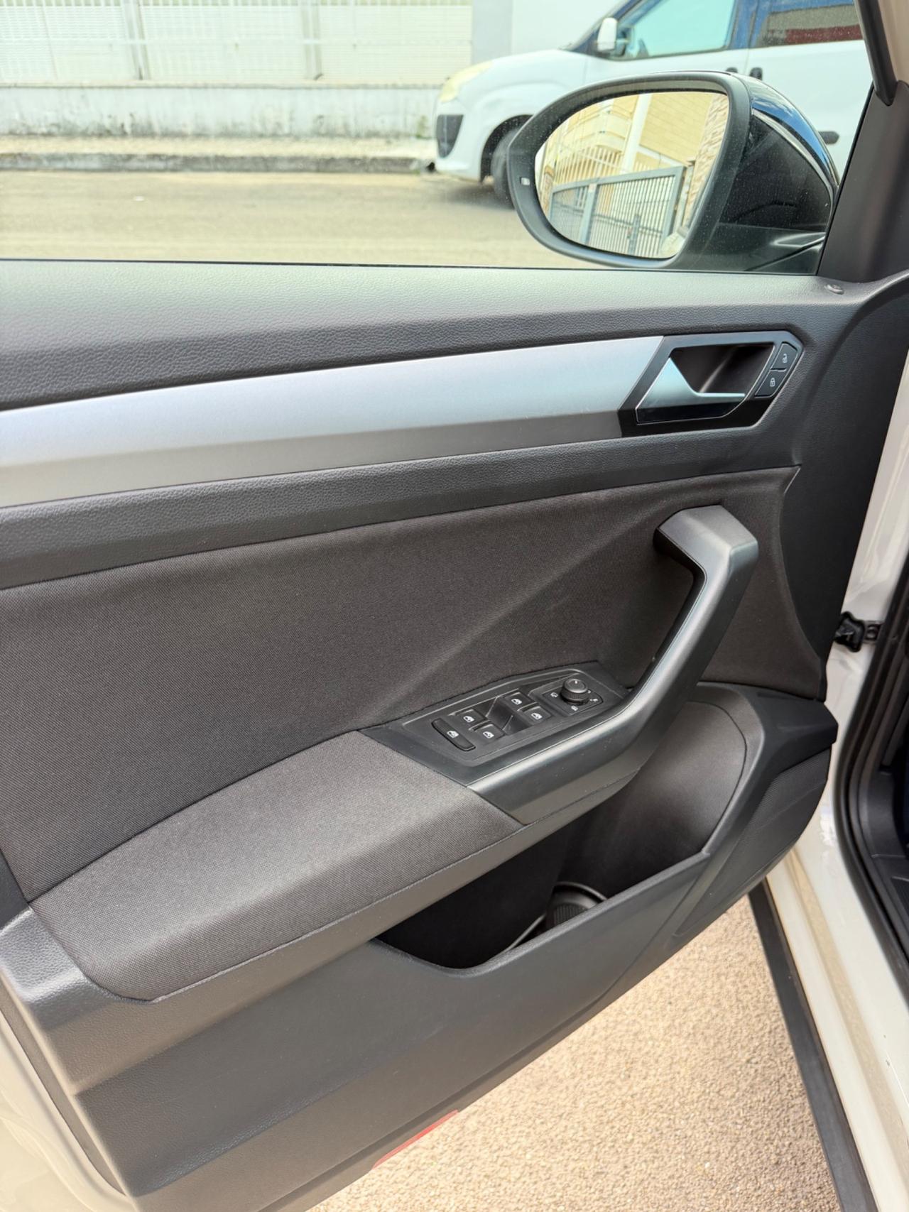 Volkswagen T-Roc 1.0 110 cv TSI Style-2023/LED