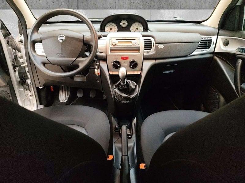 Lancia Ypsilon 1.2 8v Unyca