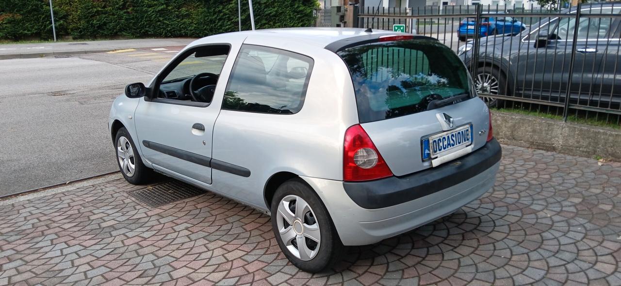Renault Clio 1.2 benzina neopatentati