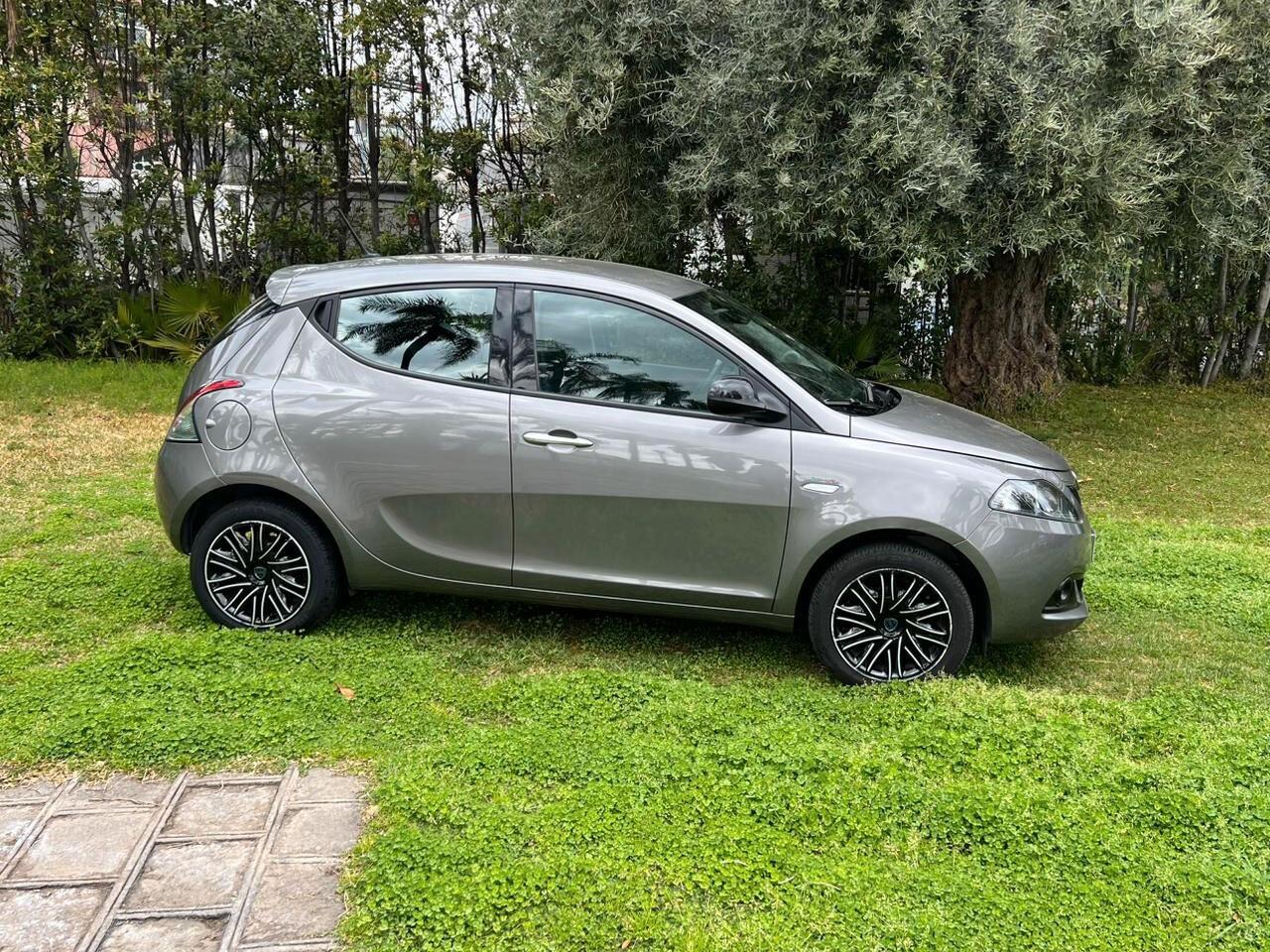 Lancia Ypsilon 1.0 FireFly 5 porte S&S Hybrid Gold