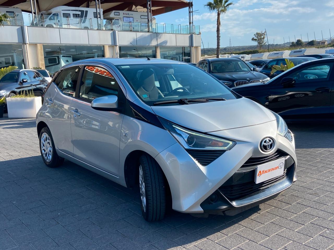 Toyota Aygo 1.0 x-business 72cv automatica