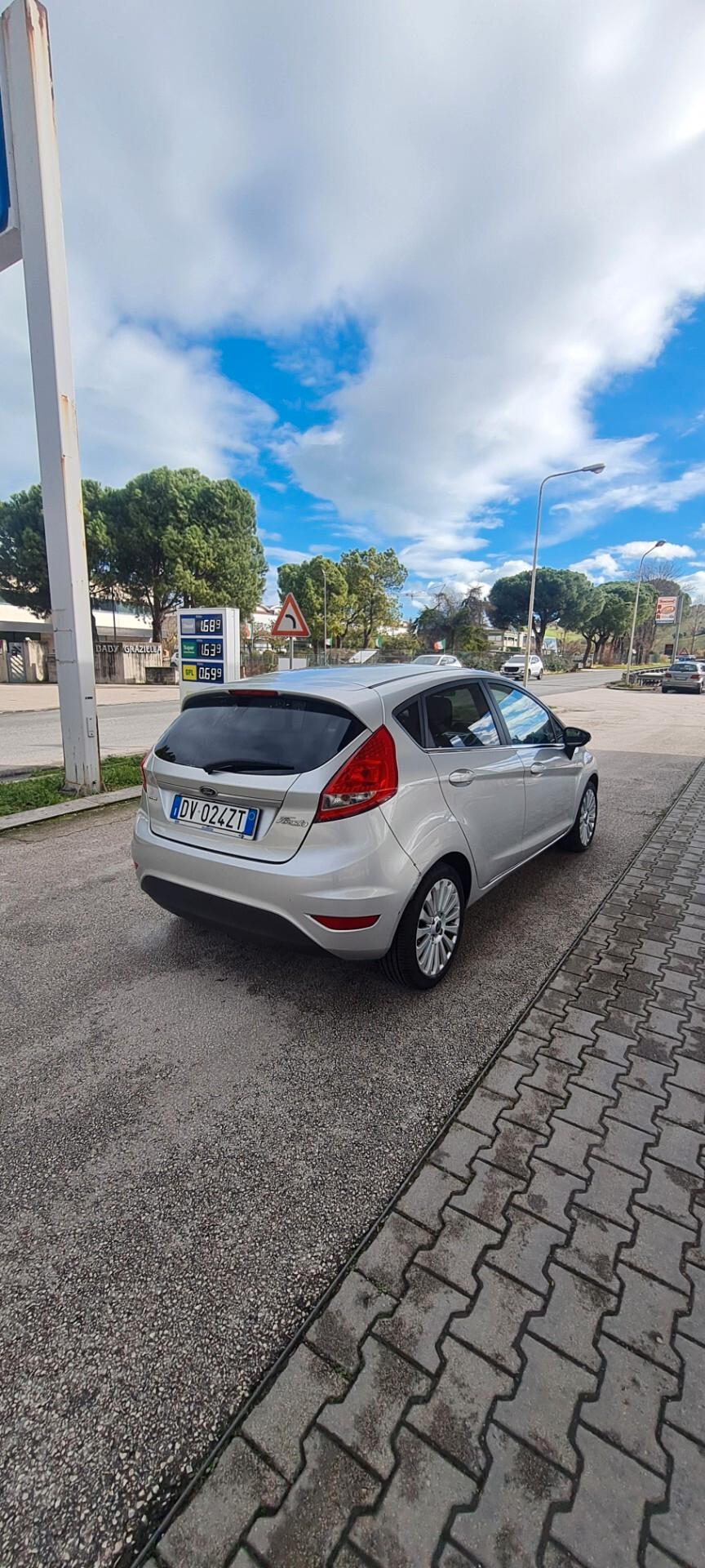 Ford Fiesta Neo patentati