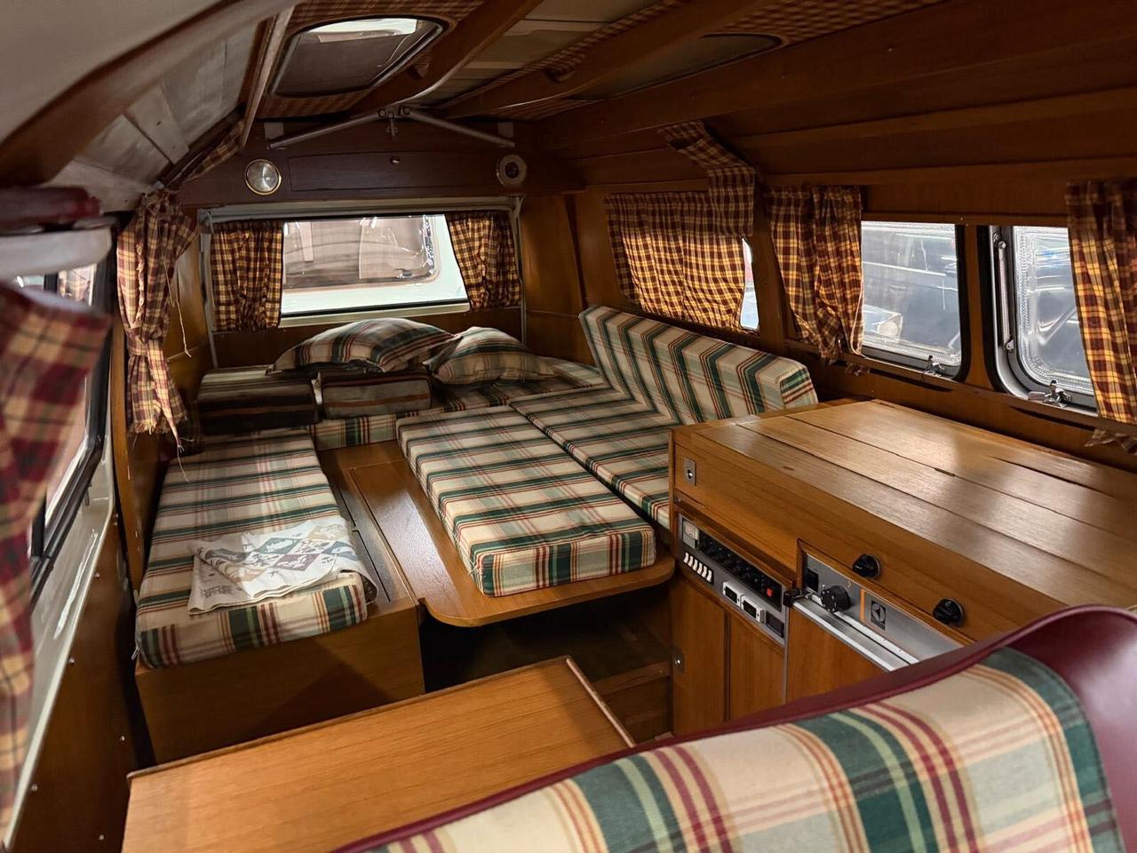 Volkswagen T2a + Roulotte Lander 340 Bora