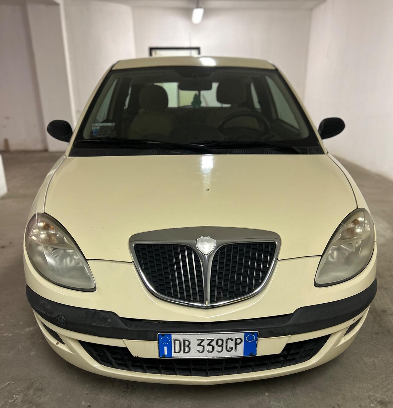 Lancia Ypsilon 1.2 16V Oro