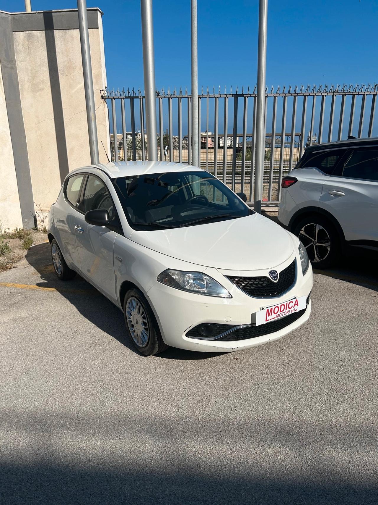Lancia Ypsilon 1.2 69 CV 5 porte Benzina/GPL Ecochic Silver