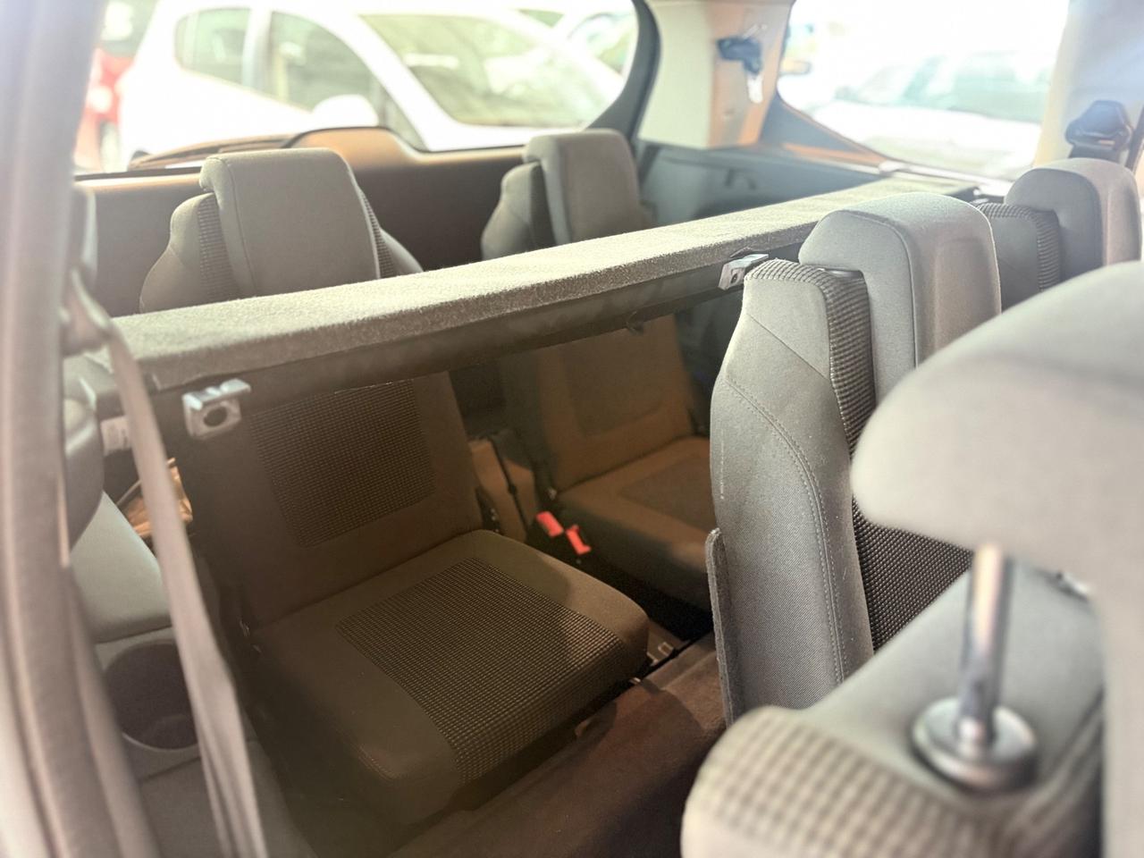 Peugeot 5008 1.6 HDi 115CV 7Posti Neopatentati