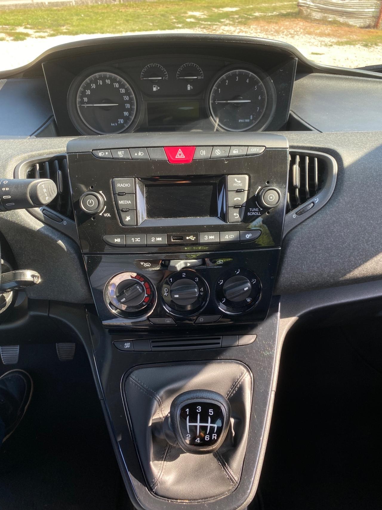 Lancia Ypsilon