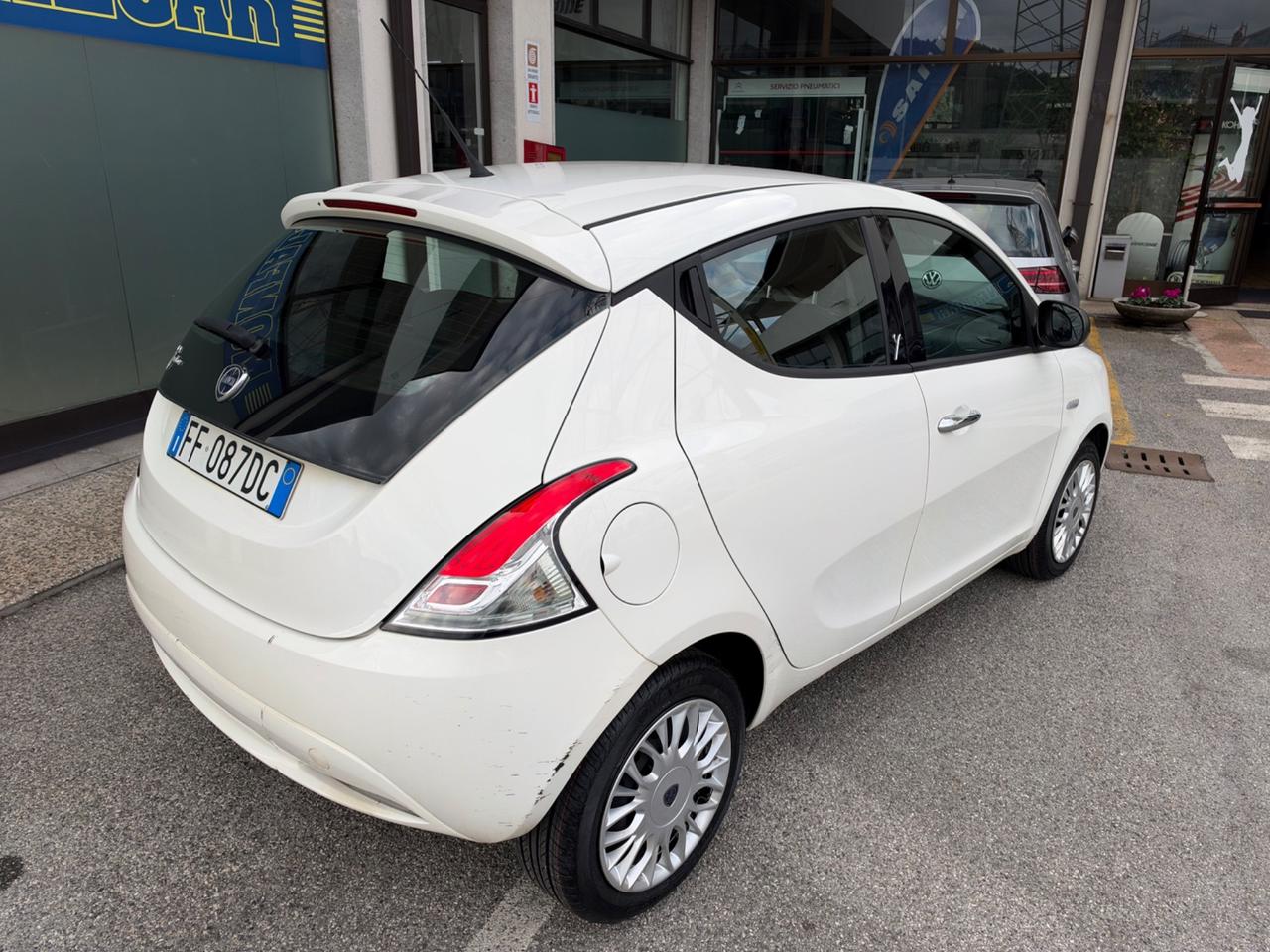 Lancia Ypsilon 1.2 69 CV 5 porte Silver