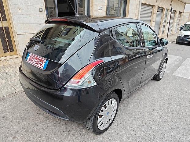 LANCIA Ypsilon 1.2 Benzina 69 CV 5 porte - 2013