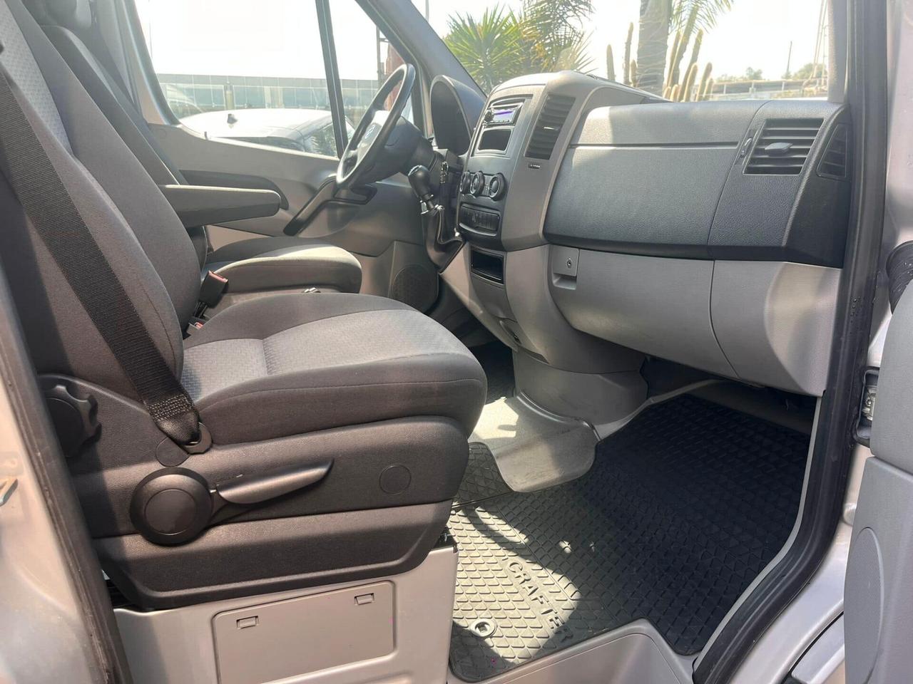 VOLKSWAGEN Crafter 35 2.0 TDI PL-TM Kombi (136CV)
