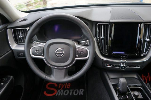 VOLVO XC60 B4 (d) automatico Momentum AWD UFFICIALE