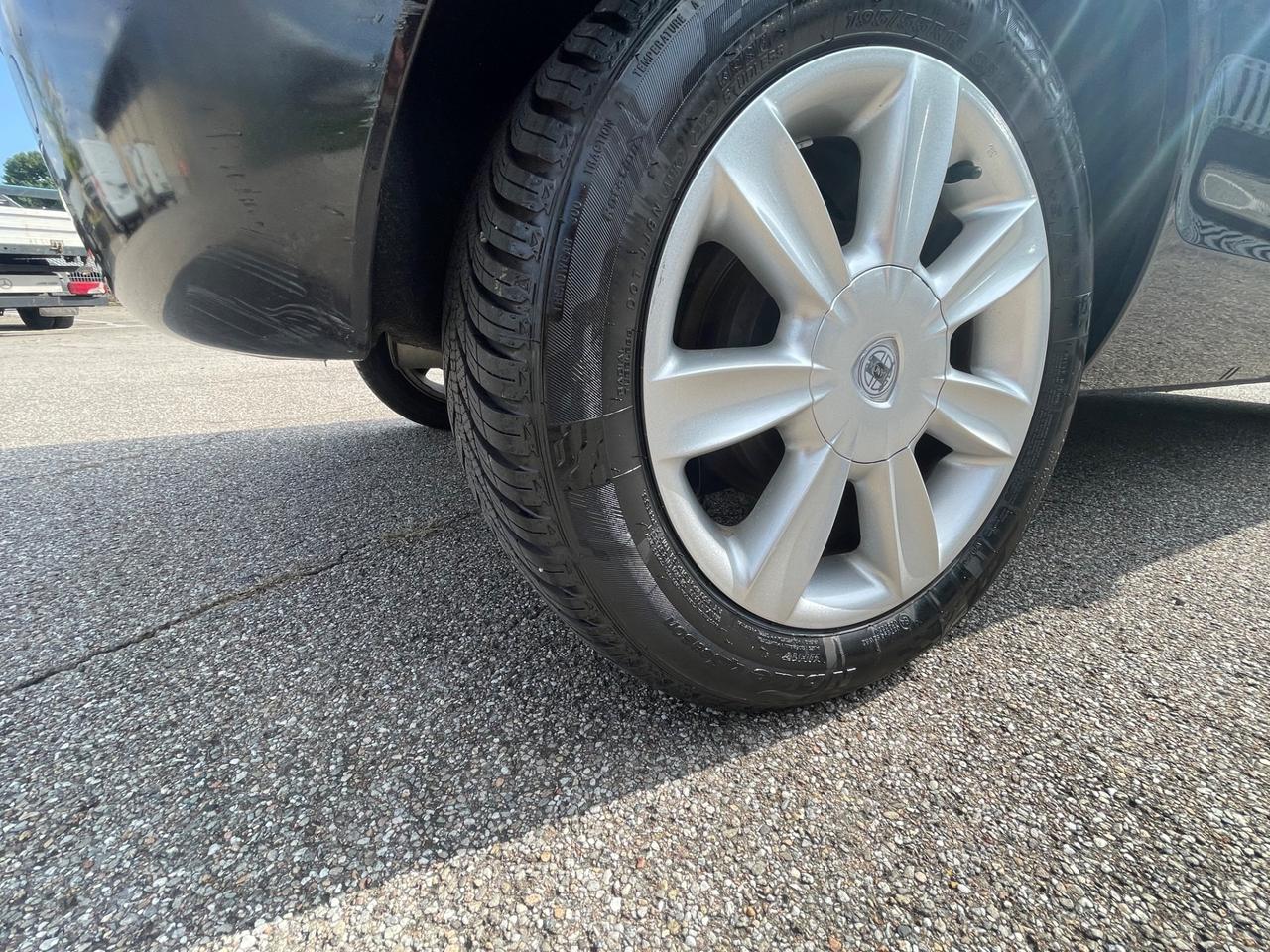 Lancia Ypsilon 1.2 16V Platino