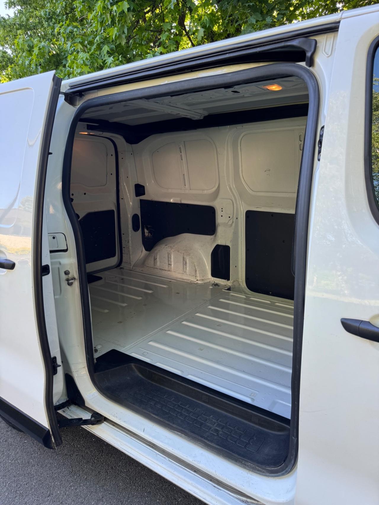 Opel vivaro 2.0 diesel manuale euro6d consumi bassi