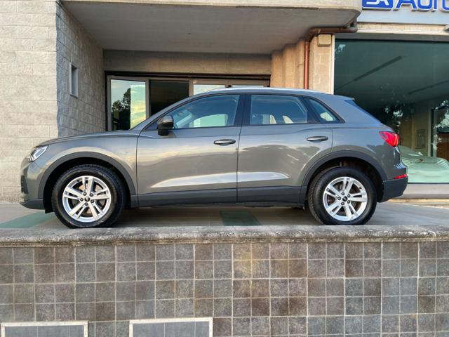 AUDI Q3 35 2.0 TDI S tronic Business COCKPIT