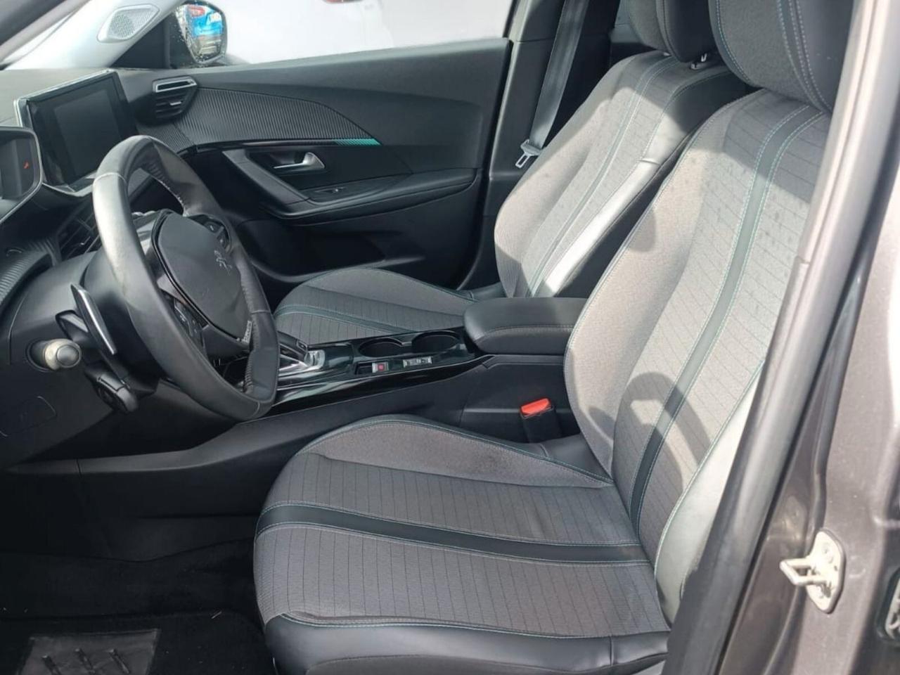 Peugeot 2008 BlueHDi 130 S&S EAT8 Allure Pack