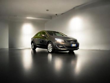 Opel Astra Sedan 1.4 Cosmo