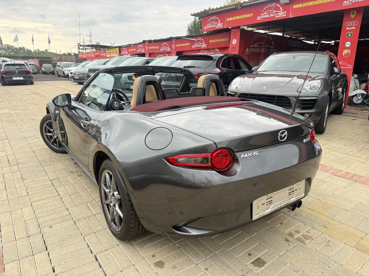 MX-5 1.5 SAKURA | CAPOTE BORDEAUX | PELLE BEIGE | BOSE | FULL LED | 17” | PRONTA CONSEGNA