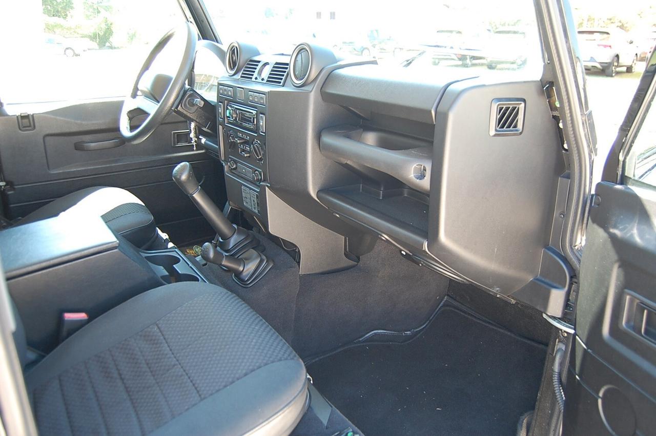 Land Rover Defender 90 2.4 TD4 Station Wagon SE