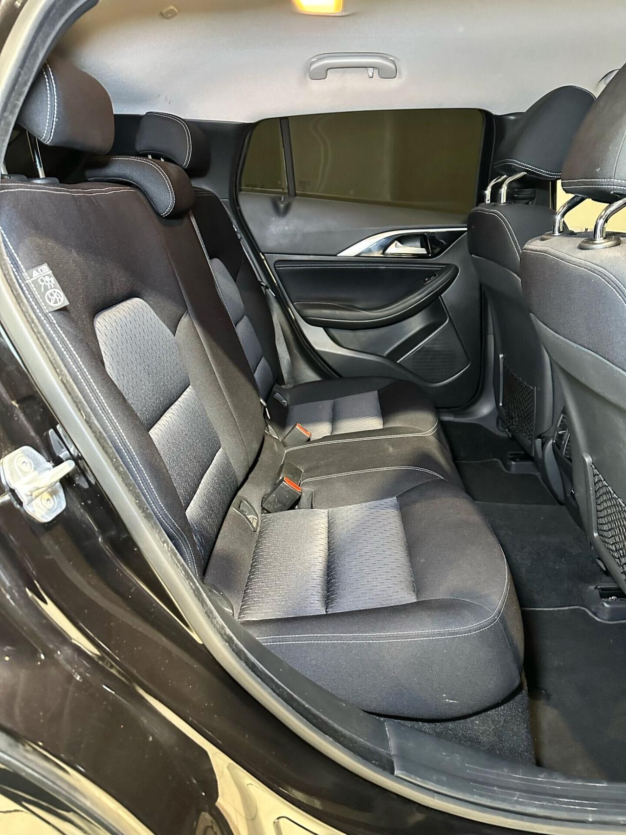 Infiniti Q30 1.5 diesel Premium Tech GALLERY WHITE