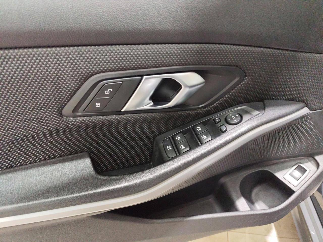 BMW Serie 3 318d Touring 48V Business Advantage