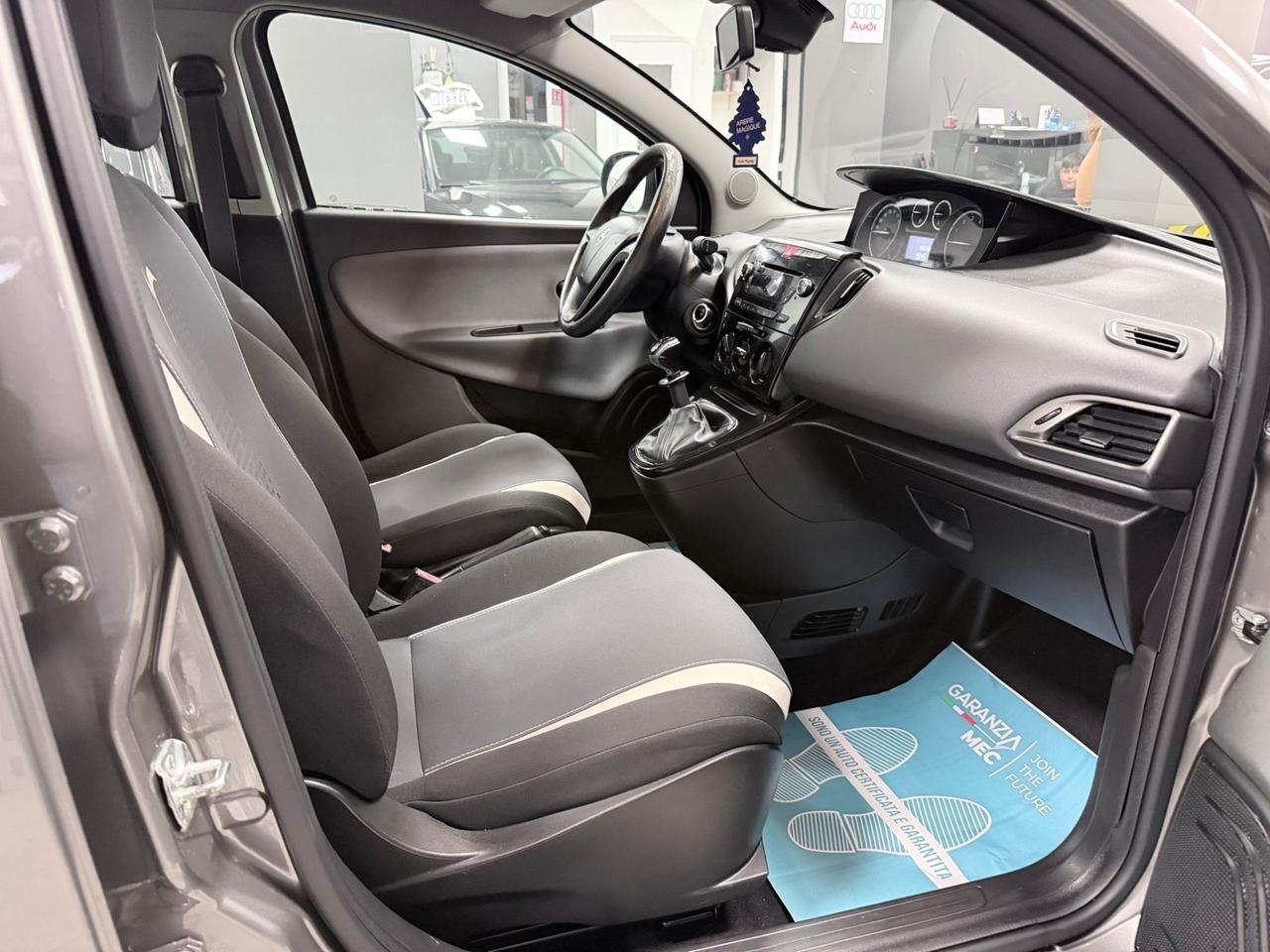 Lancia Ypsilon 0.9 TwinAir 85 CV 5 porte Metano Ecochic Elefantino