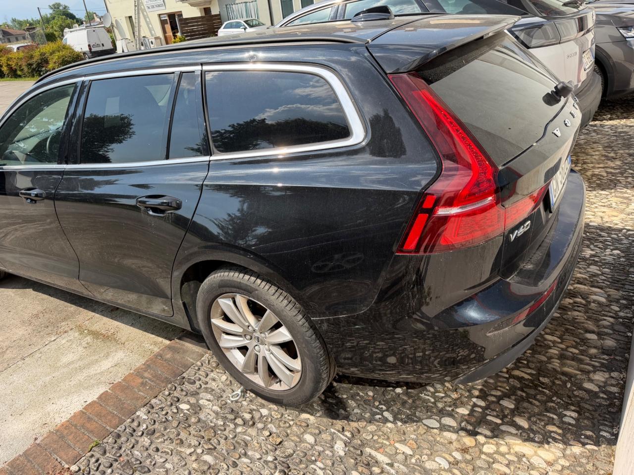 Volvo V60 B4 (d) Geartronic Momentum Business Pro