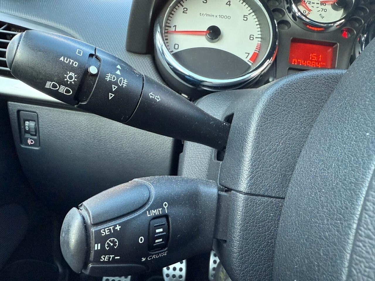 Peugeot 207 1.4 benz 95CV NEO-PAT 74.900 KM