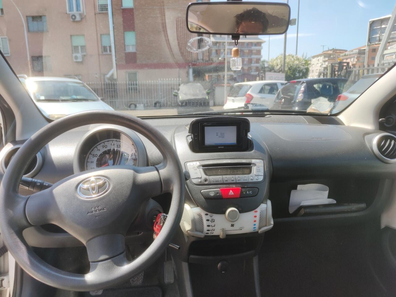Toyota Aygo 1.0 5 porte Active Connect NEOPATENTATI !