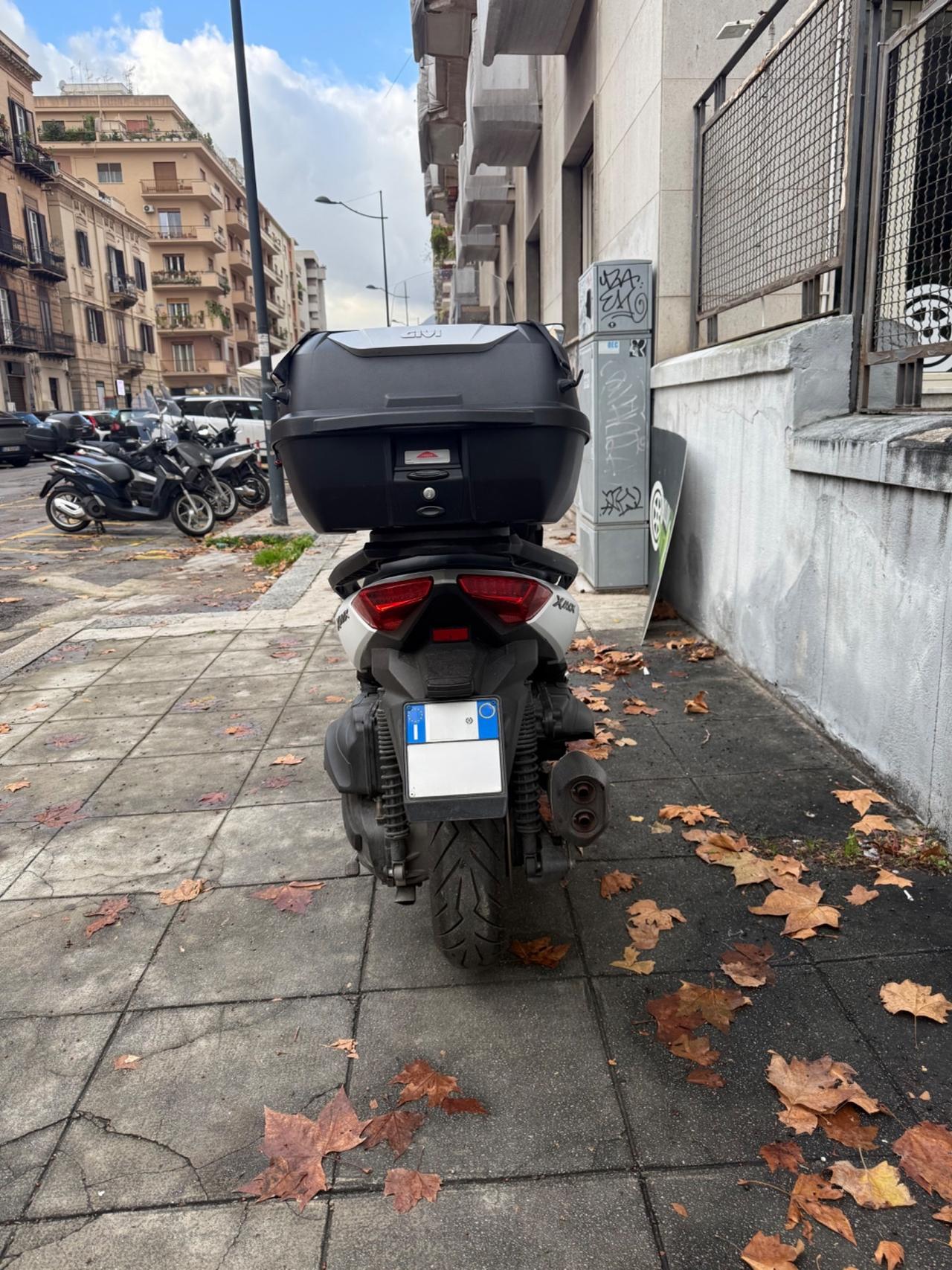 Yamaha X-Max 400 full