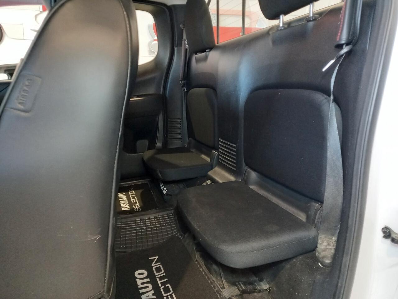 Nissan Navara 2.3 dCi 4WD King Cab Acenta