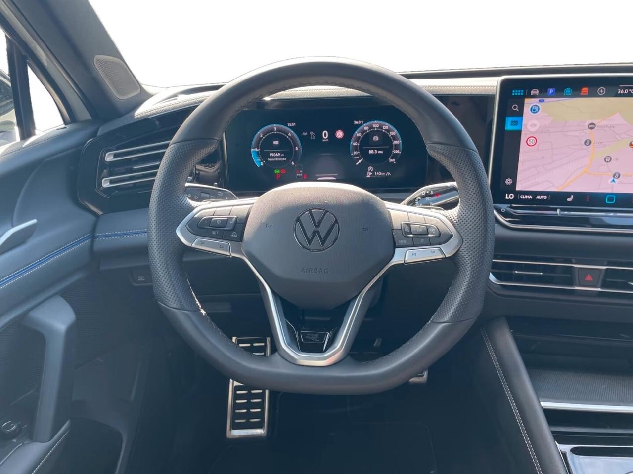 VOLKSWAGEN*TIGUAN*R-LINE*2.0*TDI*150CV*DSG*MATRIX*NAVI*KAMERA*360°*APP*19"*