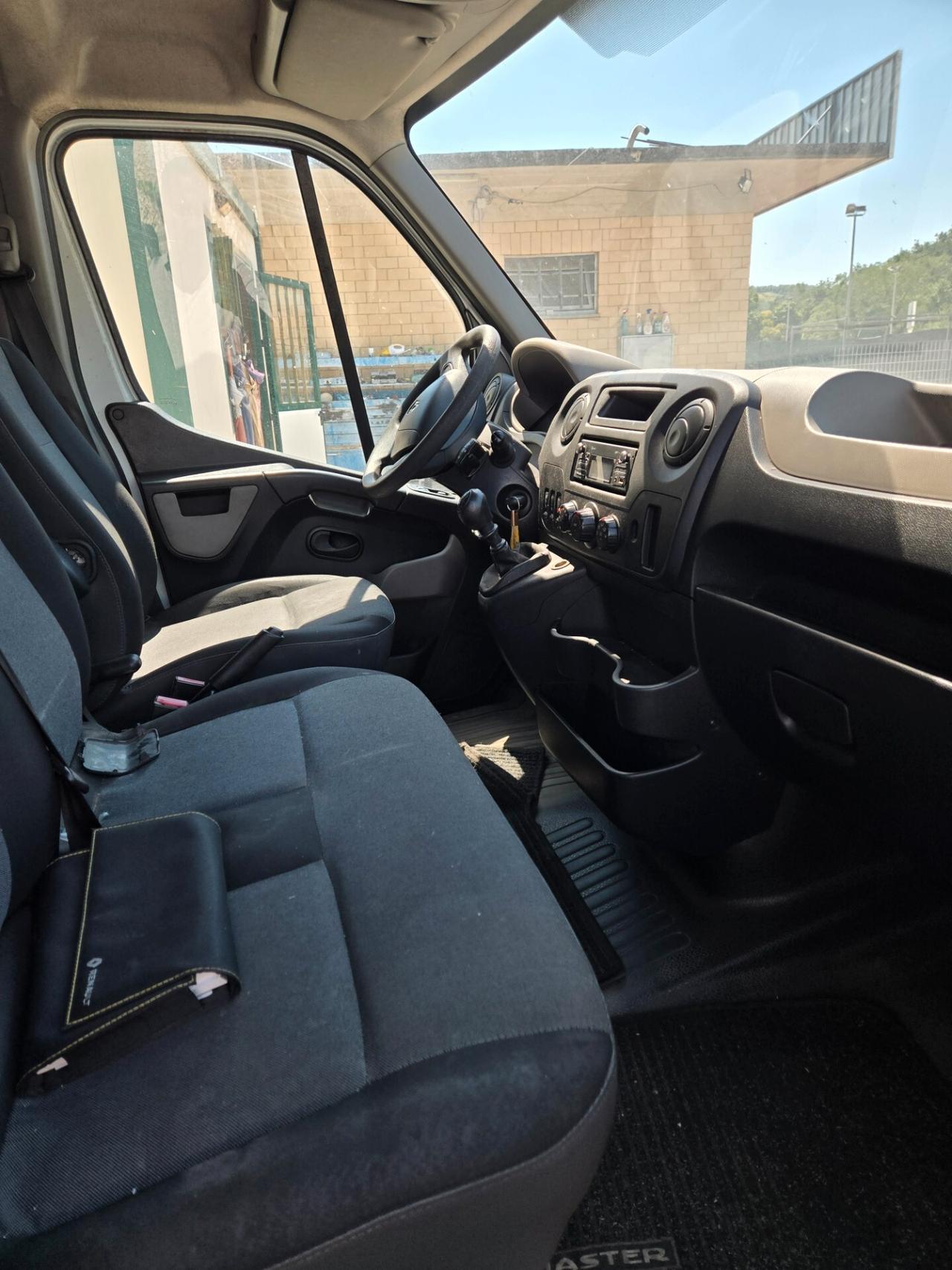 Renault master