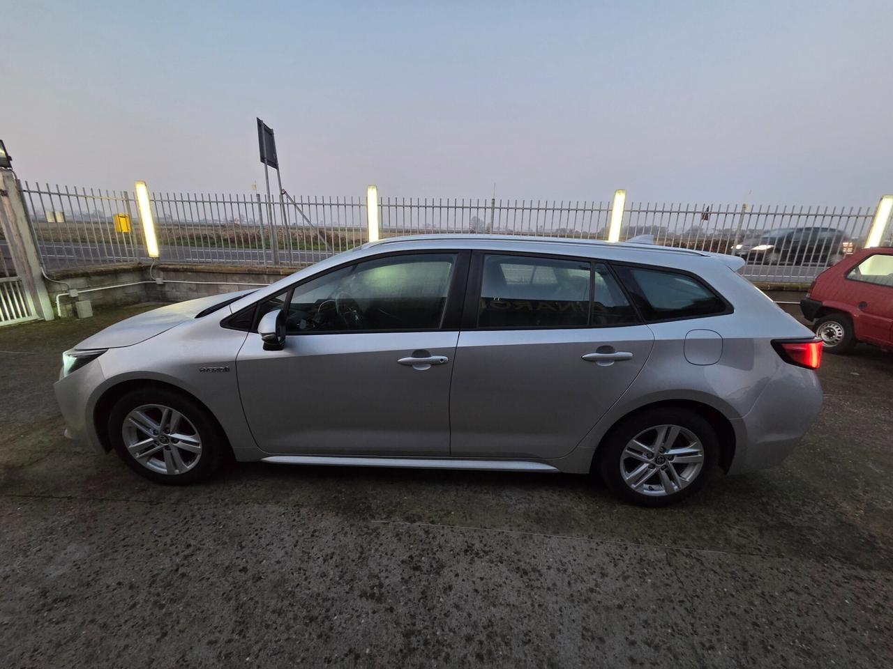 Toyota Corolla Touring Sports 1.8 Hybrid Business Tech