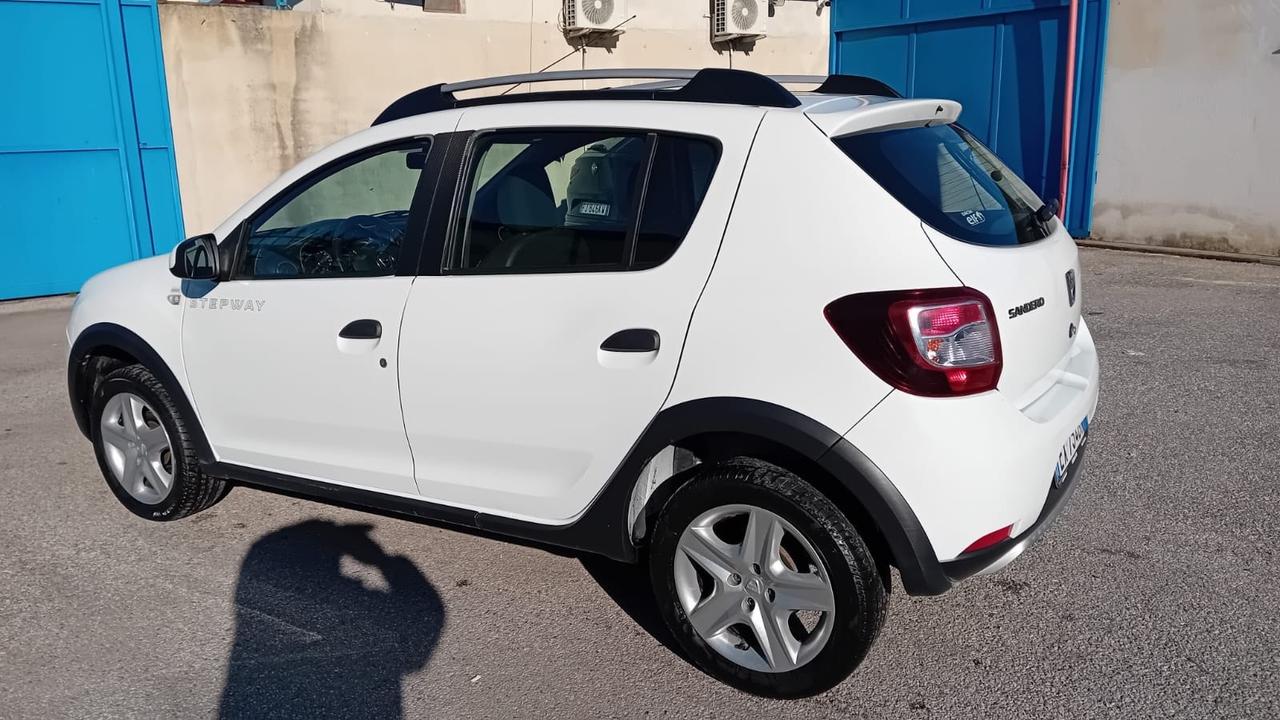 Dacia Sandero stepway -1.4 dci- full-2014