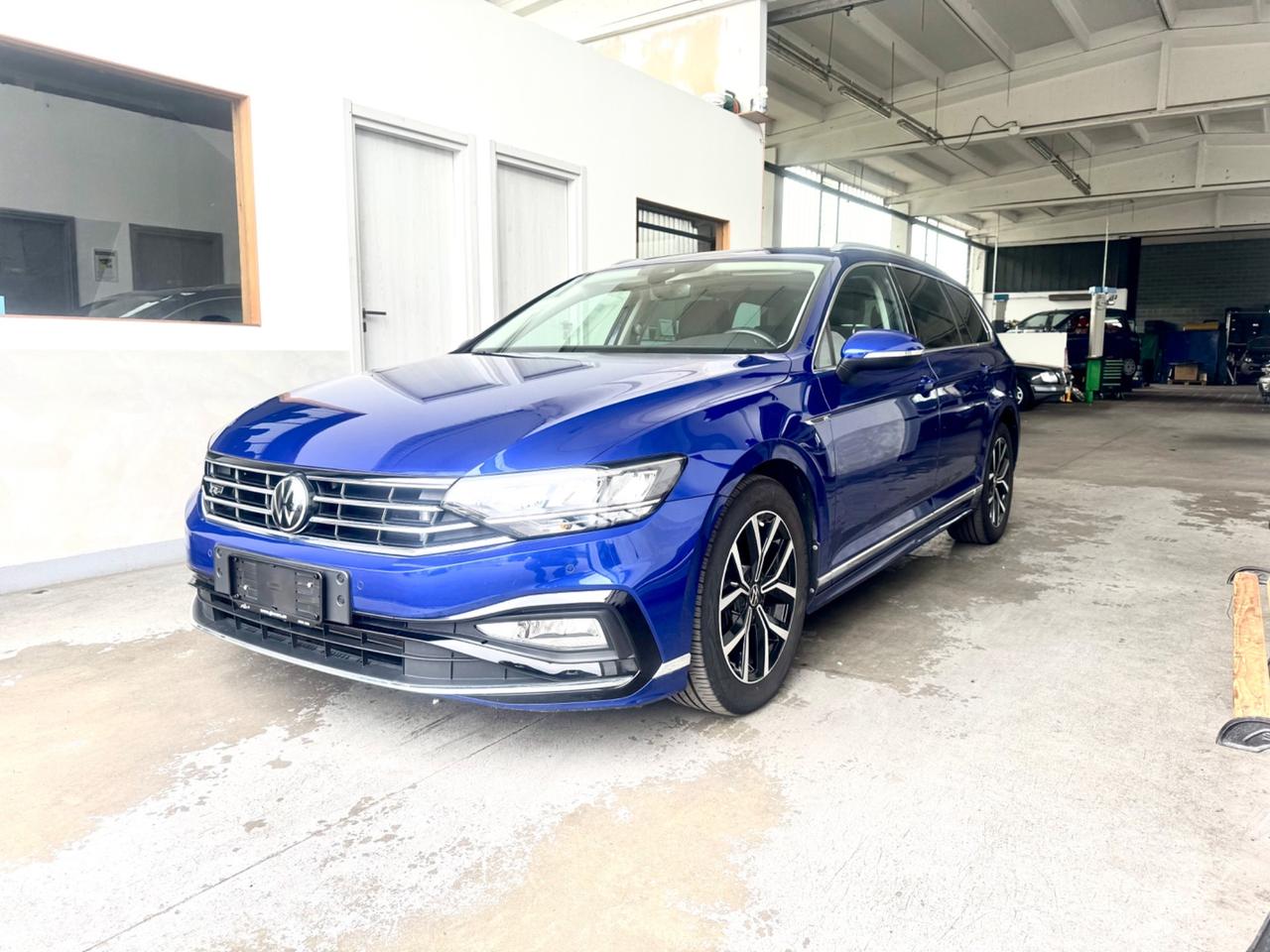 Volkswagen Passat R-Line 2.0 TDI SCR 200 CV DSG Executive