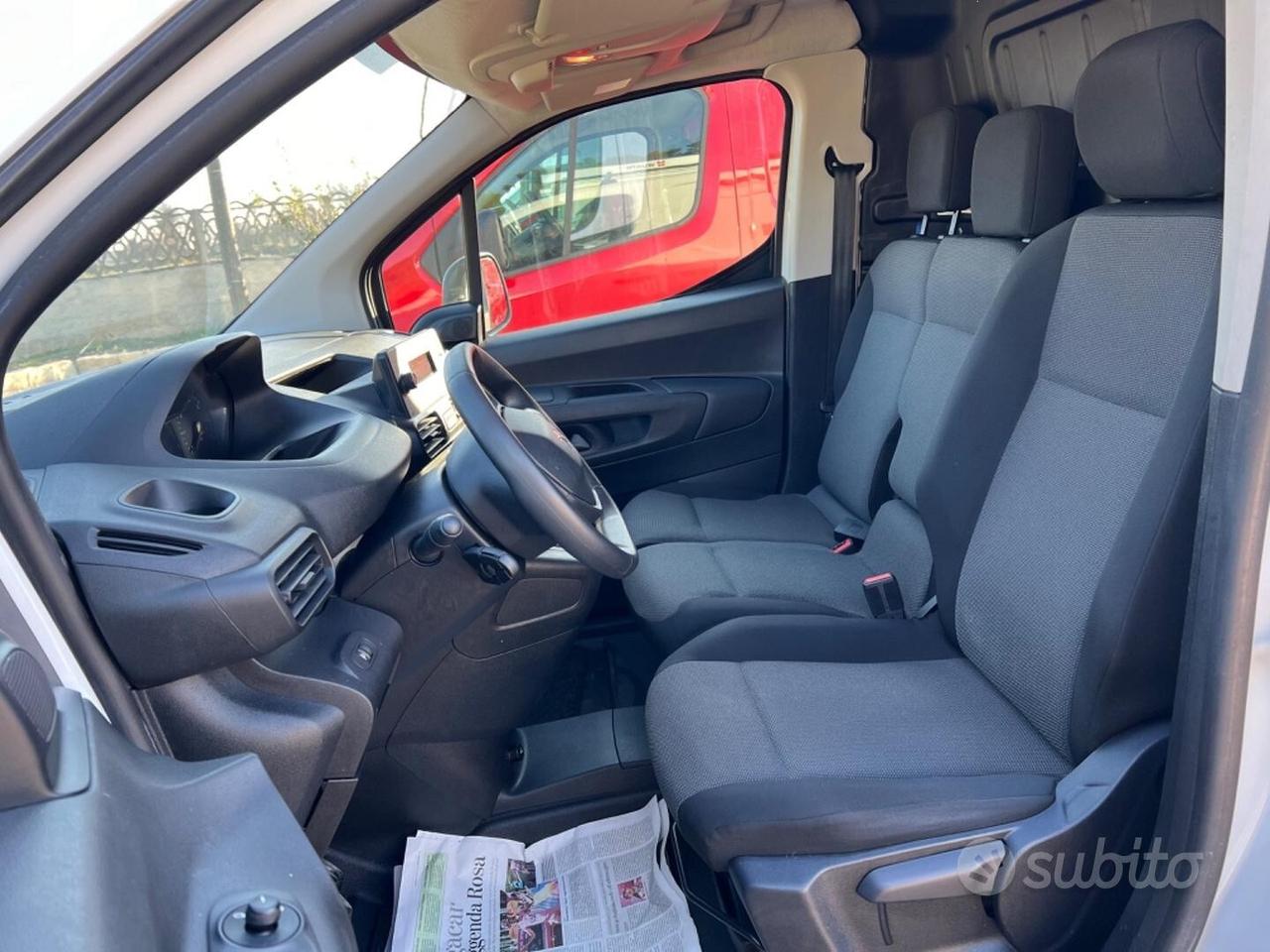 Peugeot Partner Maxi 2019 allestito 3 posti