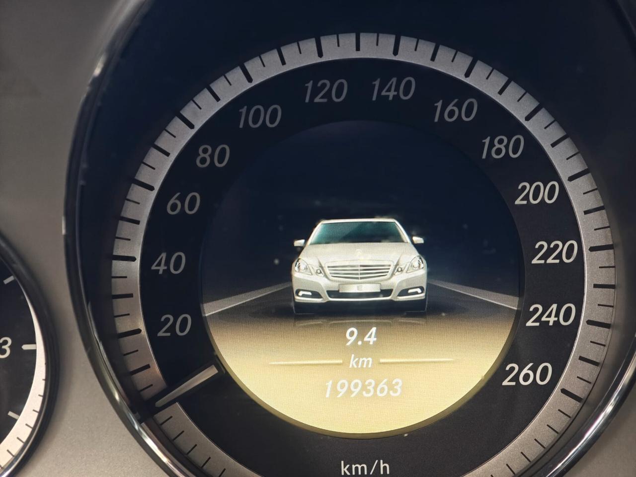 Mercedes-benz E 220 CDI BlueEFFICIENCY Executive
