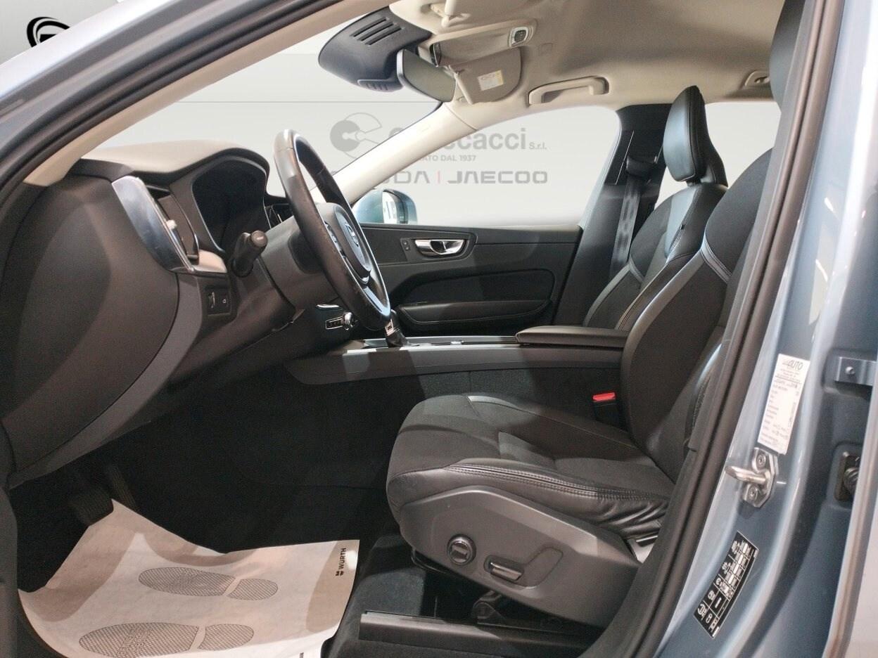 VOLVO XC60 (2017-->) XC60 D4 Geartronic Business