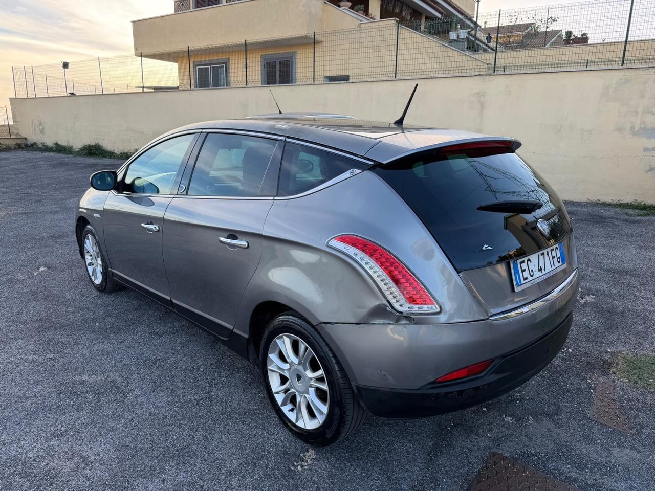Lancia Delta 1.6 MJT DPF 105 CV Silver