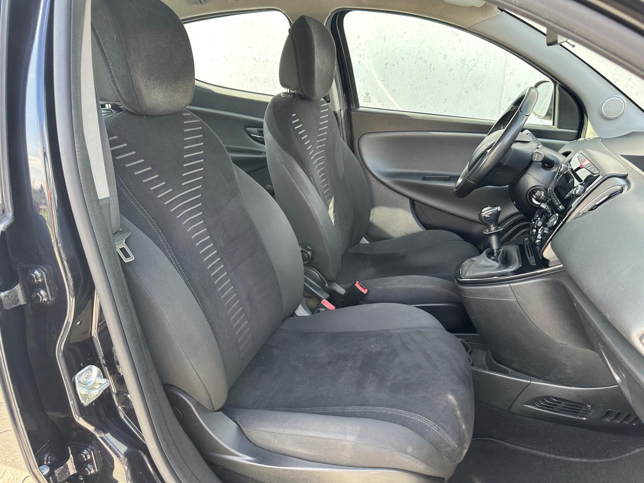 Lancia Ypsilon 1.2 69 CV 5 porte S&S Gold