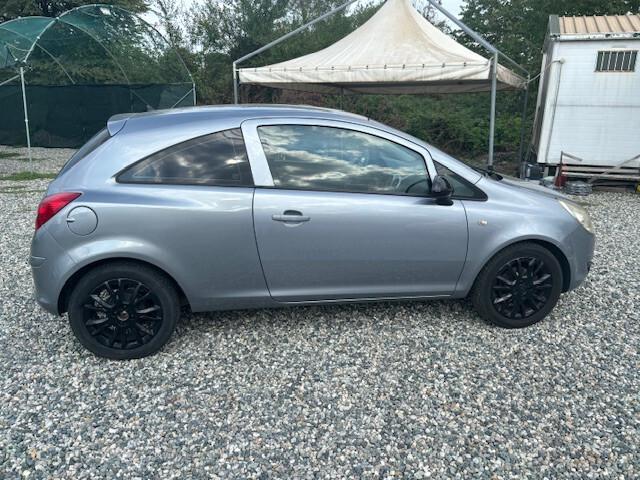 Opel Corsa 1.2 3 porte Cosmo