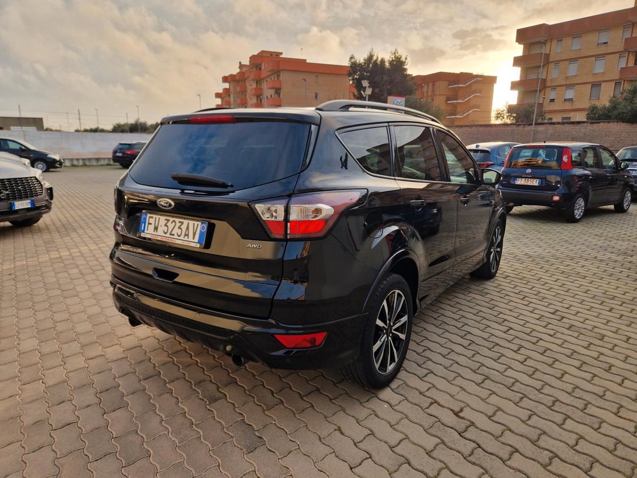 Ford Kuga 2.0 TDCI 180 CV 4WD Powershift ST-Line
