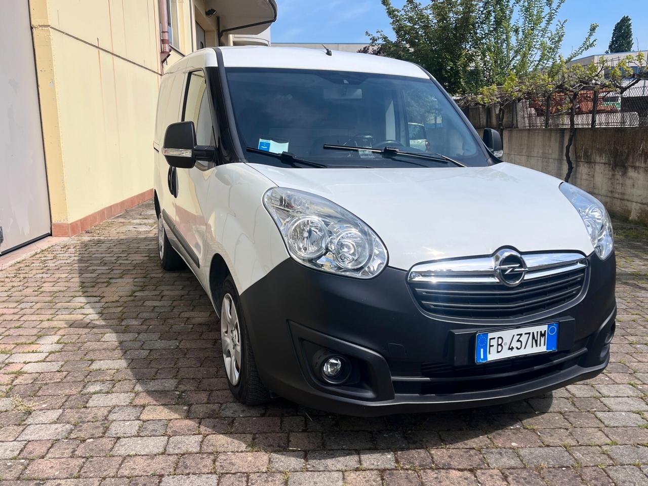 OPEL COMBO 2016 IVA ESPOSTA