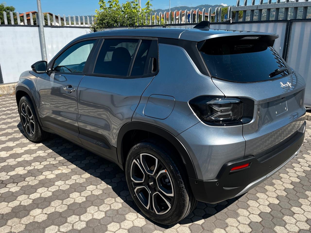 Jeep Avenger 1.2 Turbo 100 CV MHEV Summit