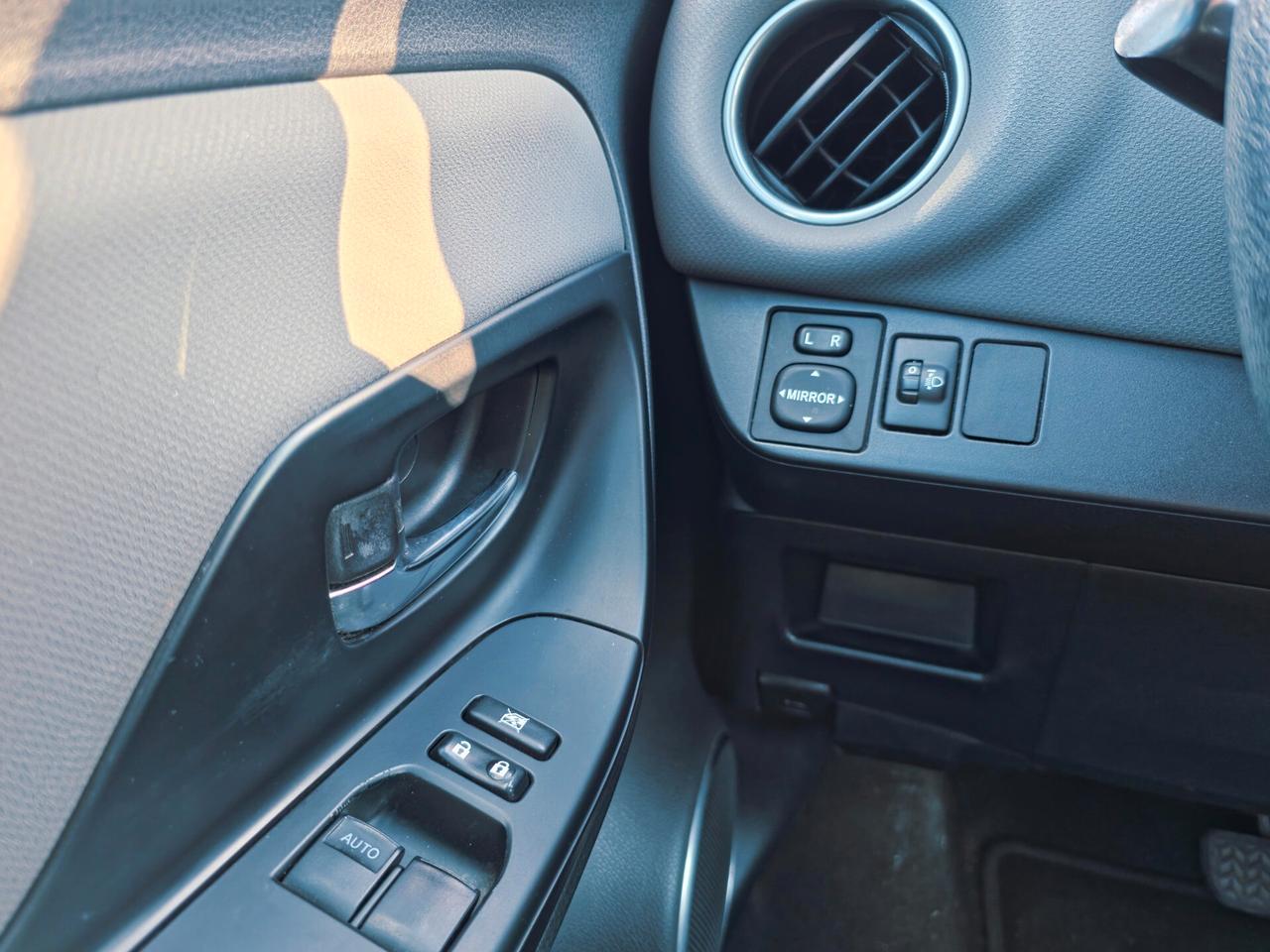 Toyota Yaris 1.5 Hybrid 5 porte Active 2014-E6 Automatico NEO