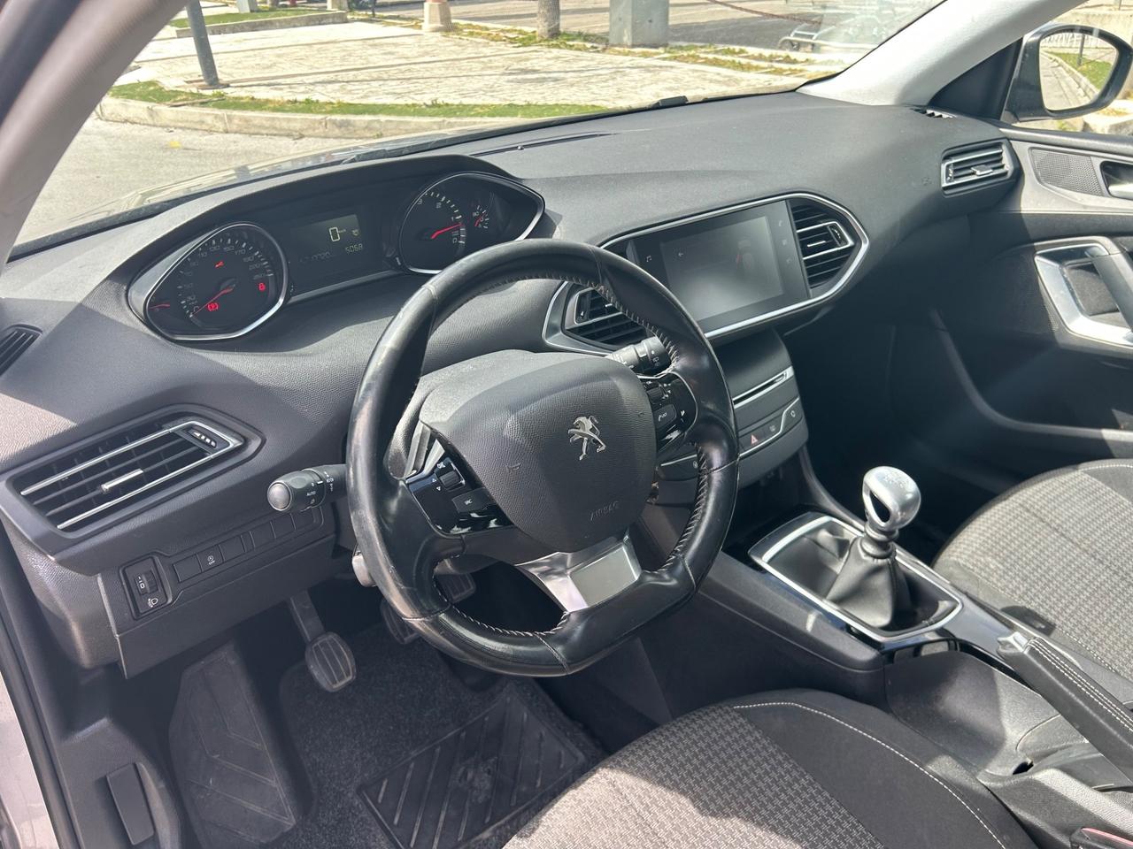 Peugeot 308 BlueHDi 130 S&S SW Allure da vetrina