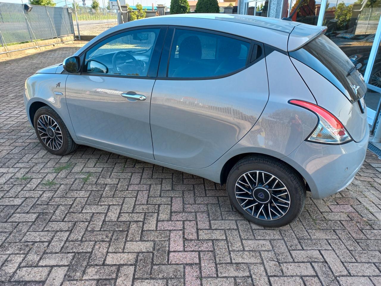 Lancia Ypsilon 1.0 FireFly Hybrid Alberta Ferretti km 7800 garanzia ufficiale