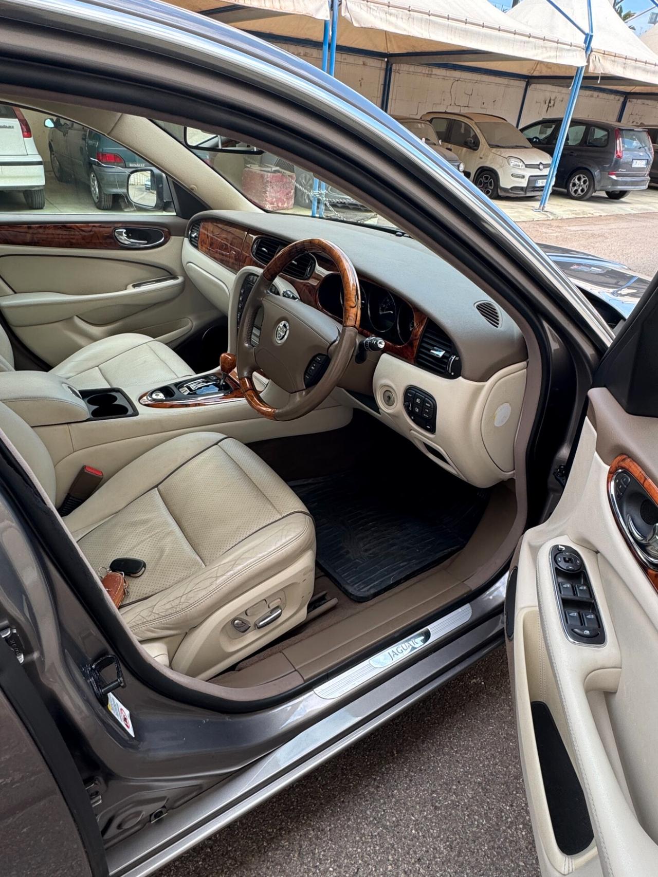 JAGUAR XJ 2.7 D V6 SOVEREIGN FULL OPTIONAL